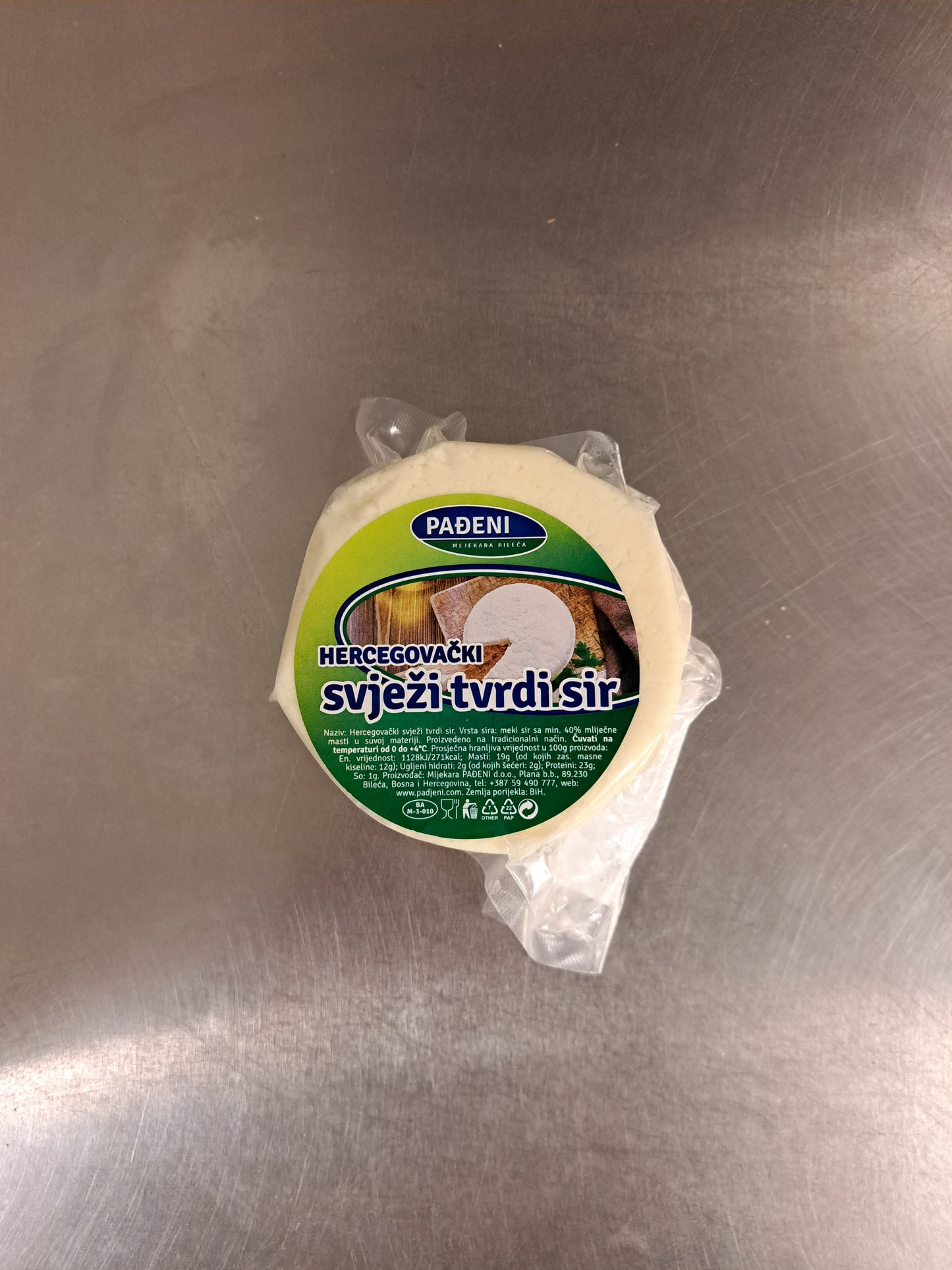 Padjeni svjezi tvrdi sir - hård färskost ~350g